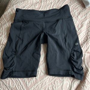 Lululemon size 4 8 inch biker shorts